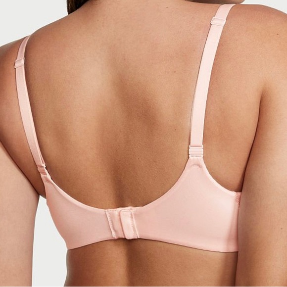 BODY BY VICTORIA SECRET
Lightly Lined Full-Coverage Bra - Picture 2 of 3